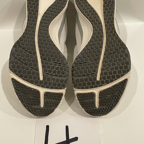 KURU Quantum Walking Lace-Up Shoes (201318), Women’s Size 7, Gray / White - Picture 5 of 6